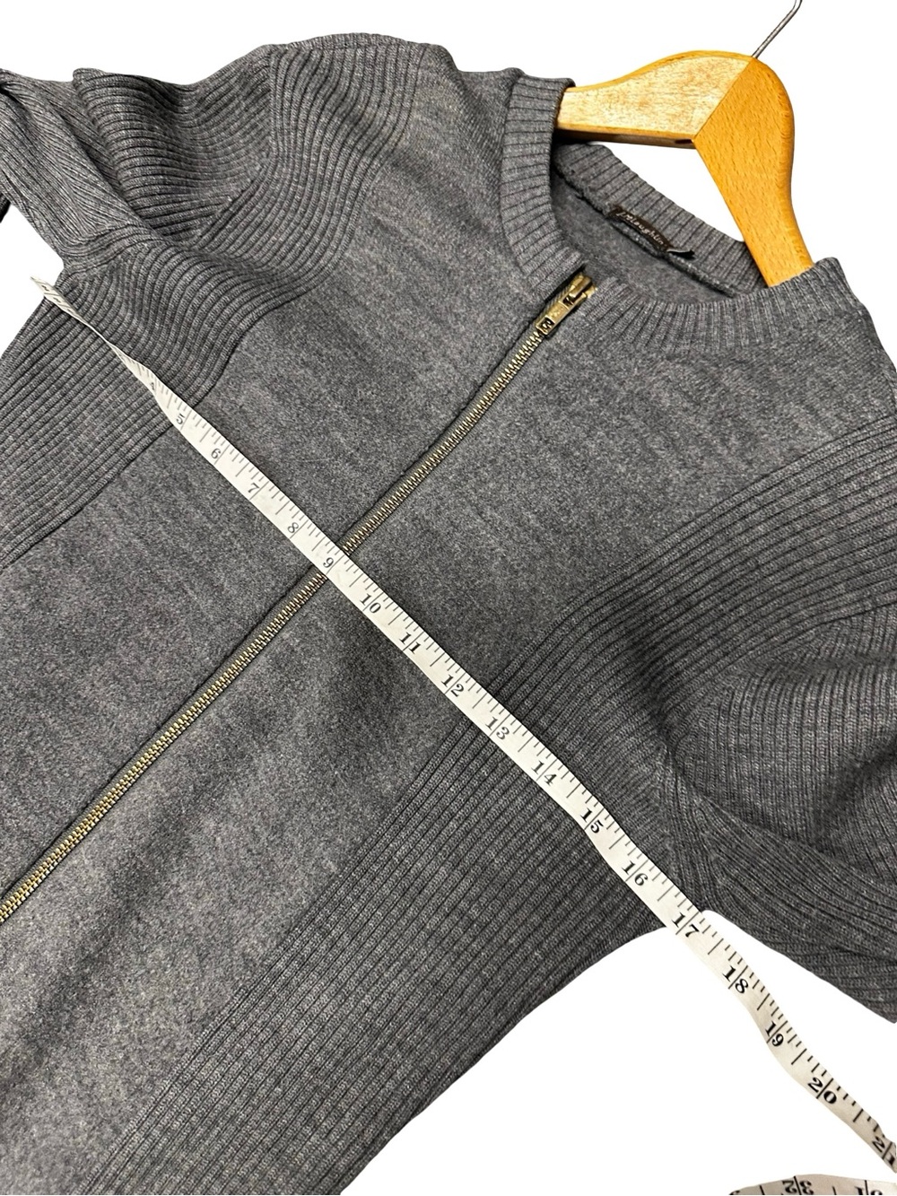 J. McLaughlin Gray 100% Merino Wool Ribbed Zip Up Cardigan Tunic Size XS Chic - Picture 10 of 10